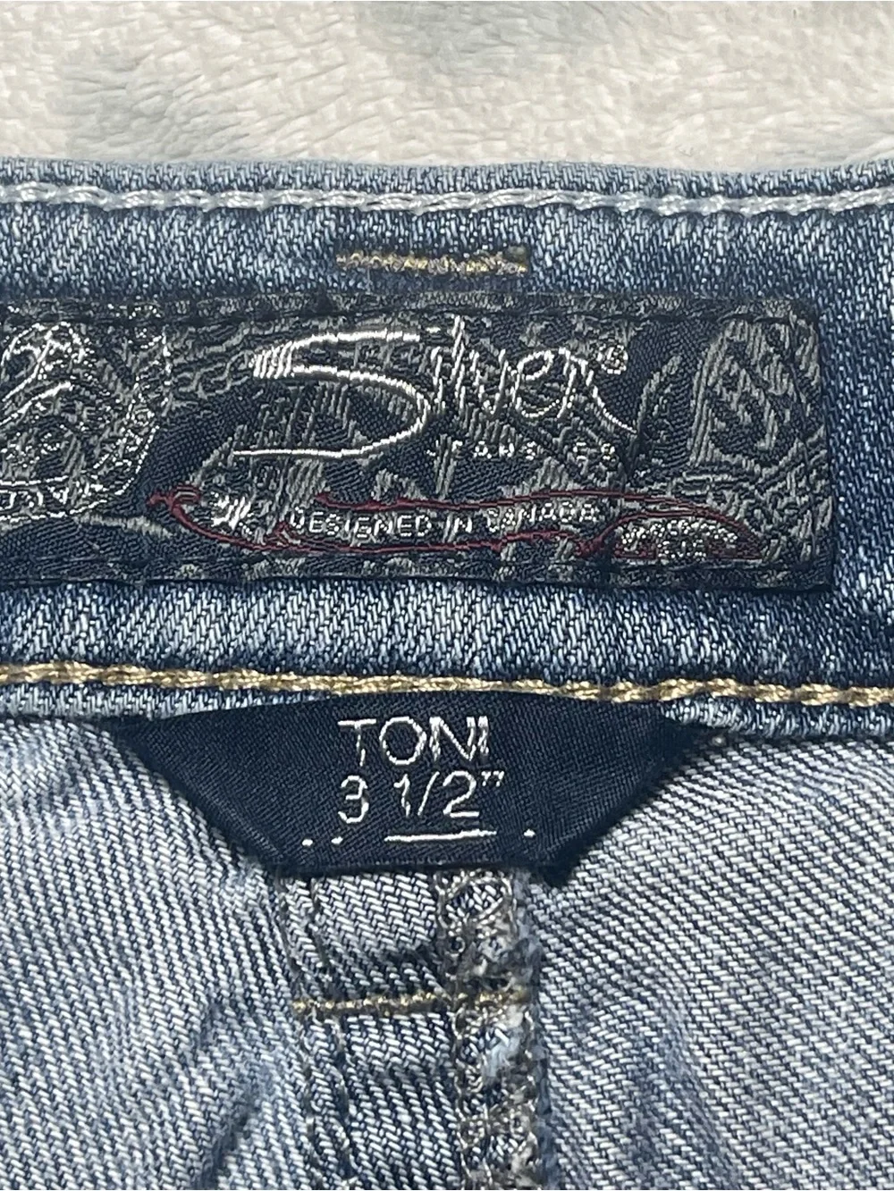 Silver Suki Women’s Denim Shorts Size 31/32 Blue Cuffed Stretch Low Rise Y2K - Picture 5 of 10